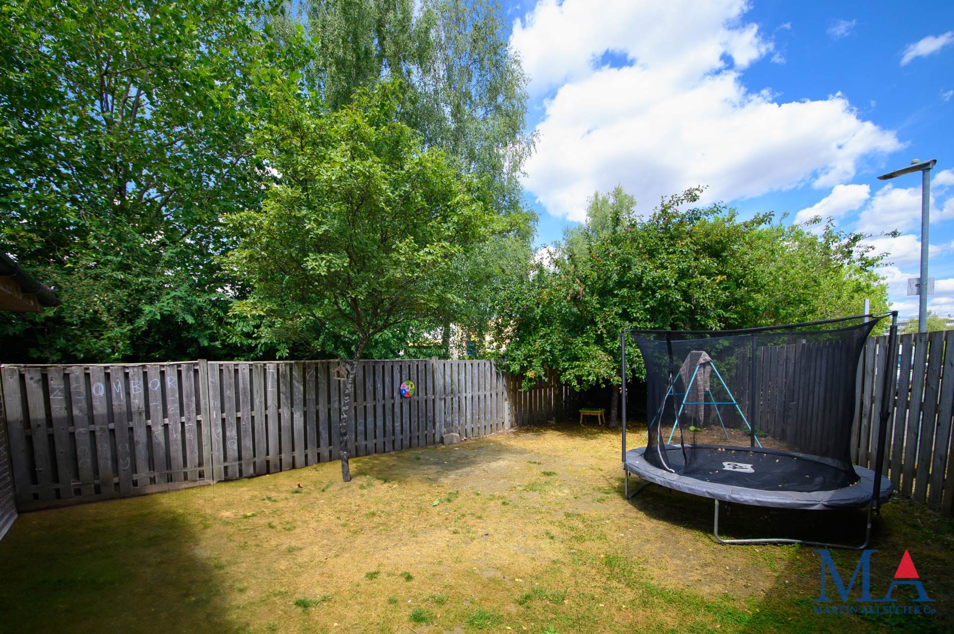 Corfe Close, Borehamwood, Image 18
