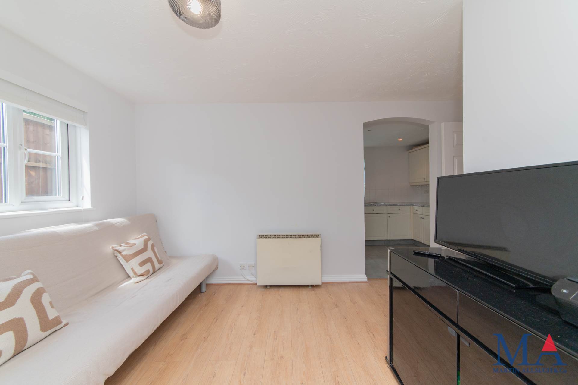 Corfe Close, Borehamwood, Image 4