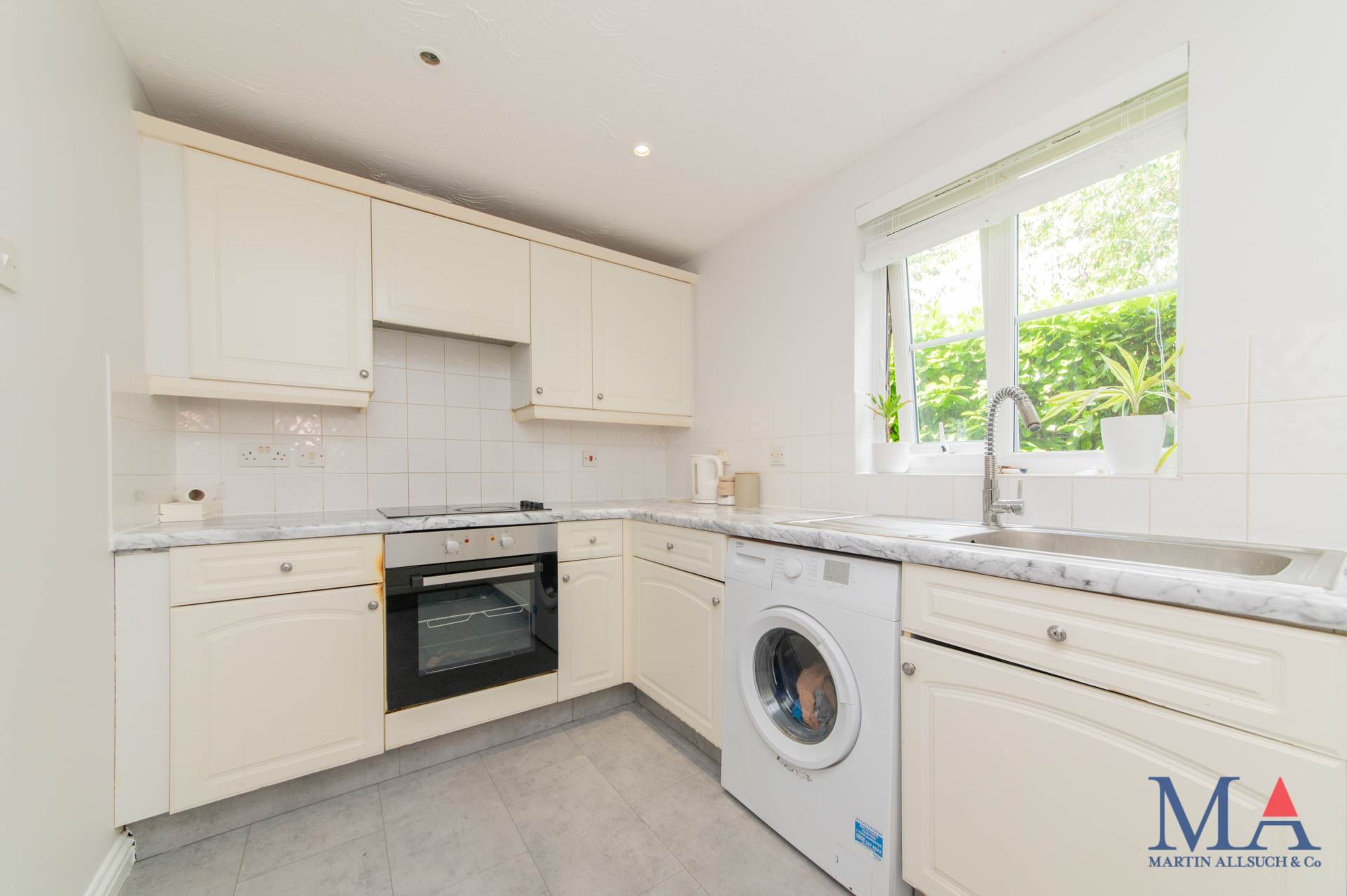 Corfe Close, Borehamwood, Image 6