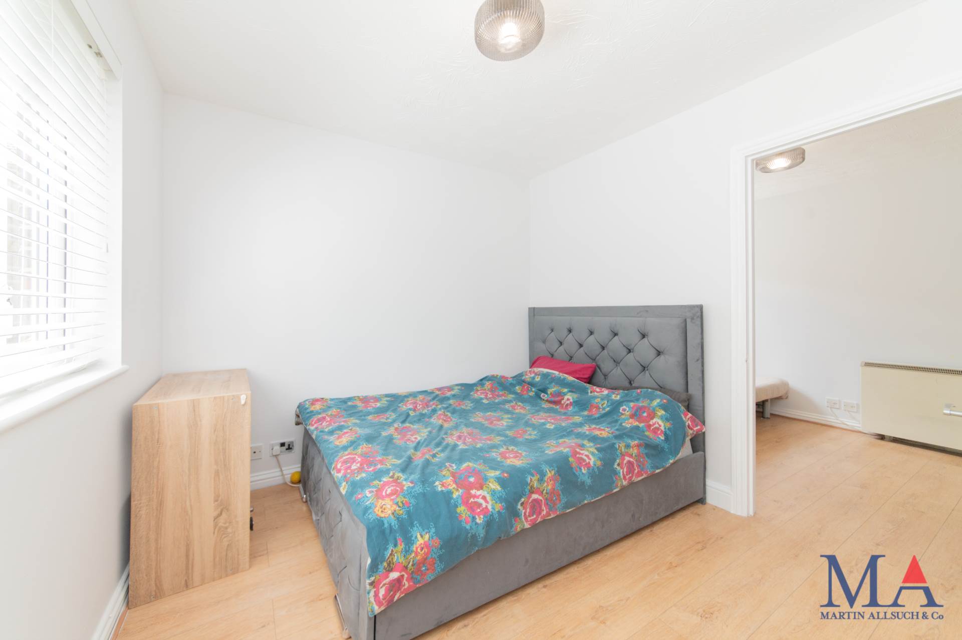 Corfe Close, Borehamwood, Image 9