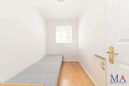 Corfe Close, Borehamwood, Image 11