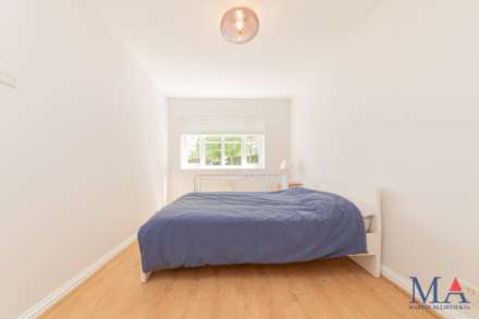 Corfe Close, Borehamwood, Image 13