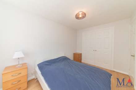 Corfe Close, Borehamwood, Image 14