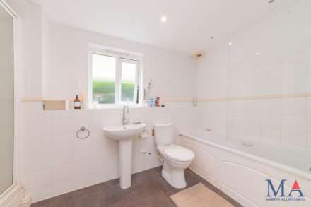 Corfe Close, Borehamwood, Image 15