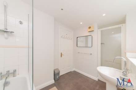 Corfe Close, Borehamwood, Image 16