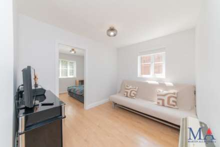 Corfe Close, Borehamwood, Image 2
