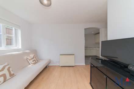 Corfe Close, Borehamwood, Image 4
