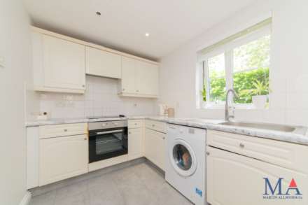 Corfe Close, Borehamwood, Image 6