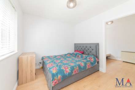 Corfe Close, Borehamwood, Image 9