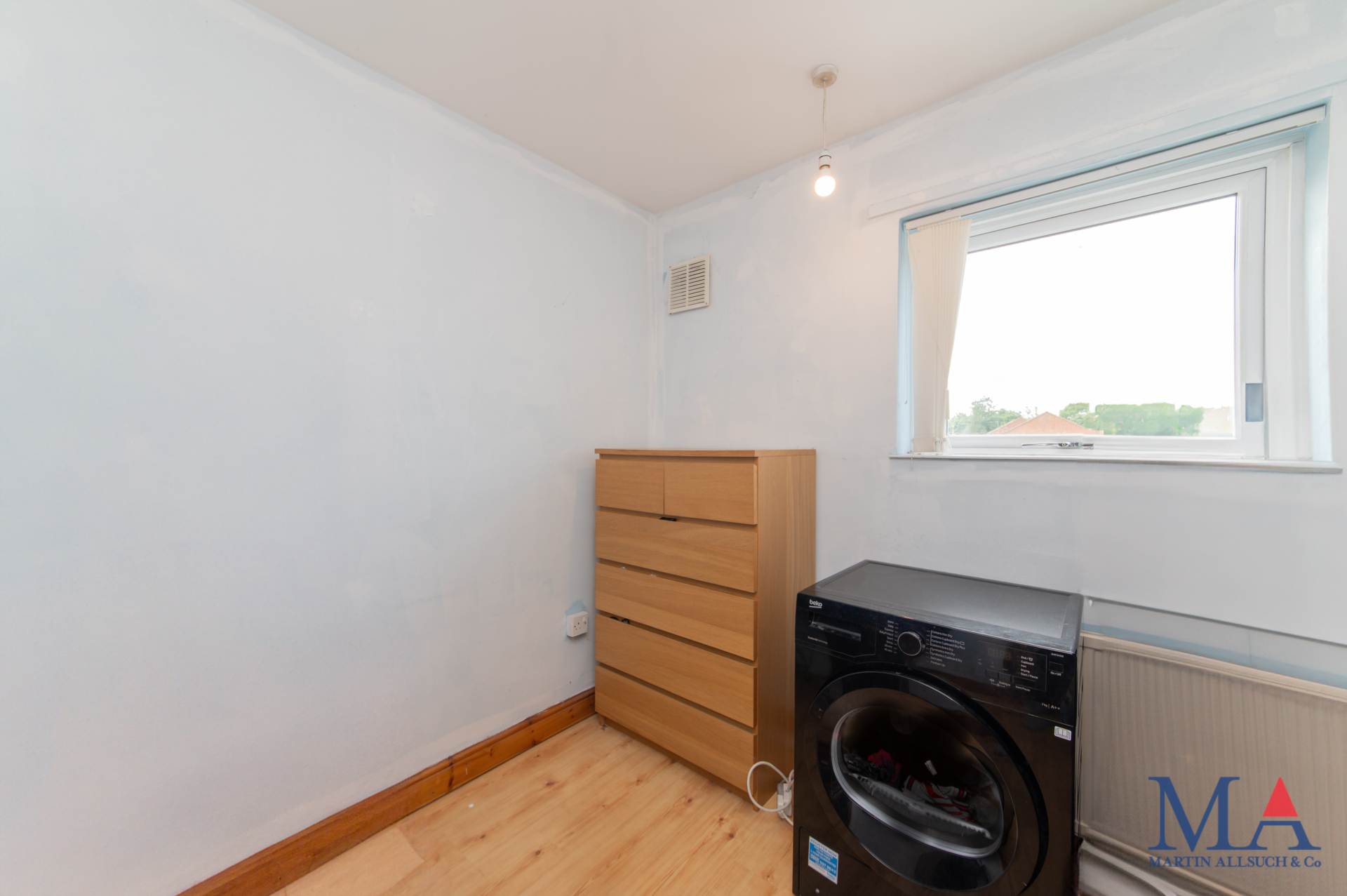 Theobald Street, Borehamwood, Image 17