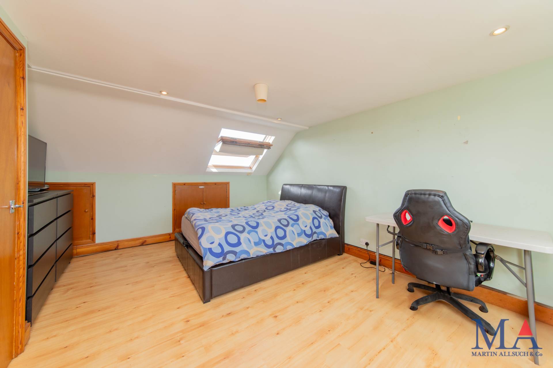 Theobald Street, Borehamwood, Image 20