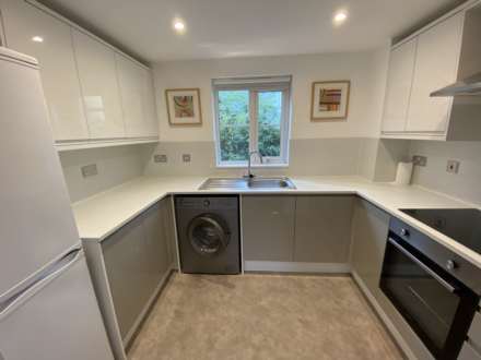 Corfe Close, Borehamwood, Image 7