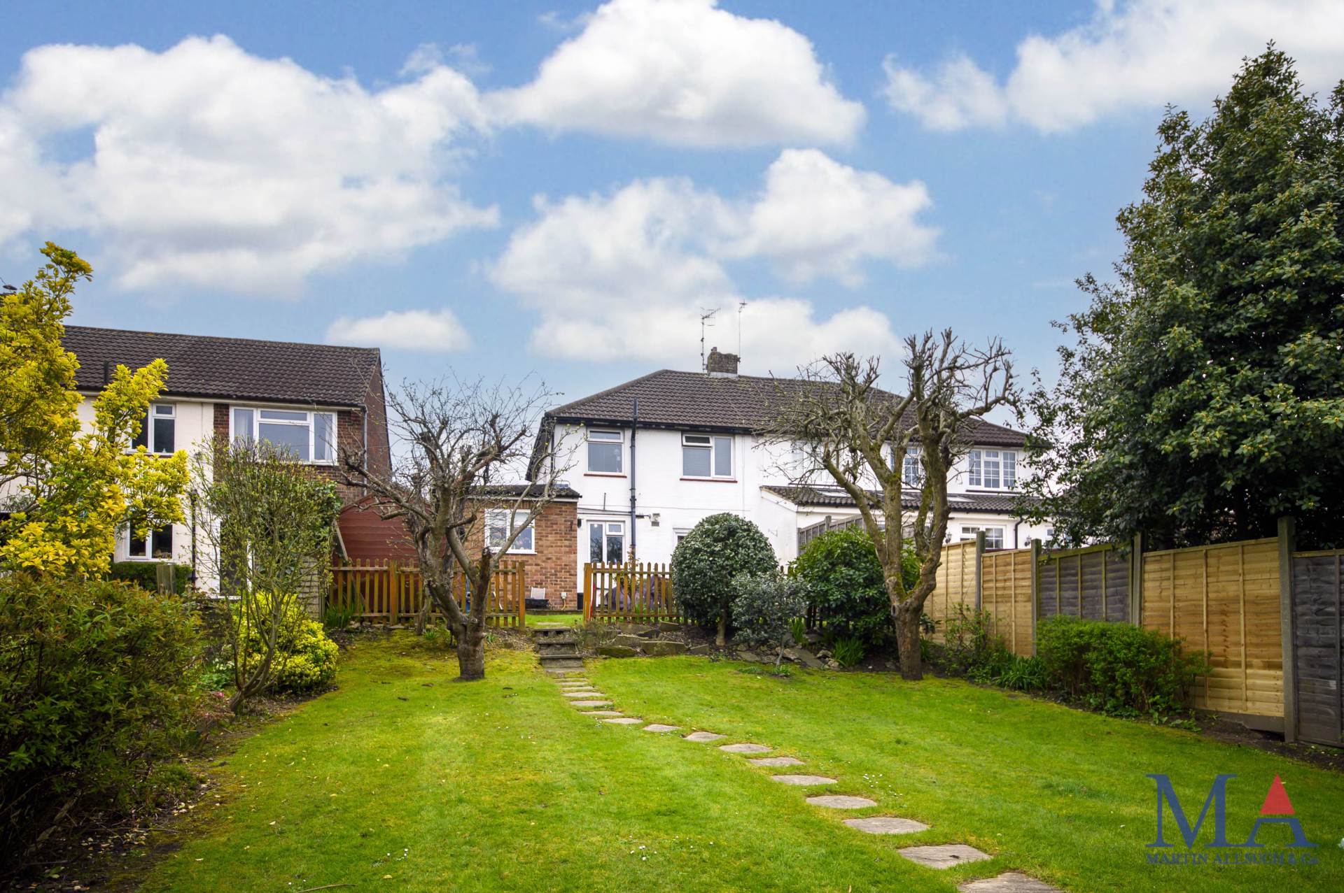 Lullington Garth, Borehamwood, Image 1