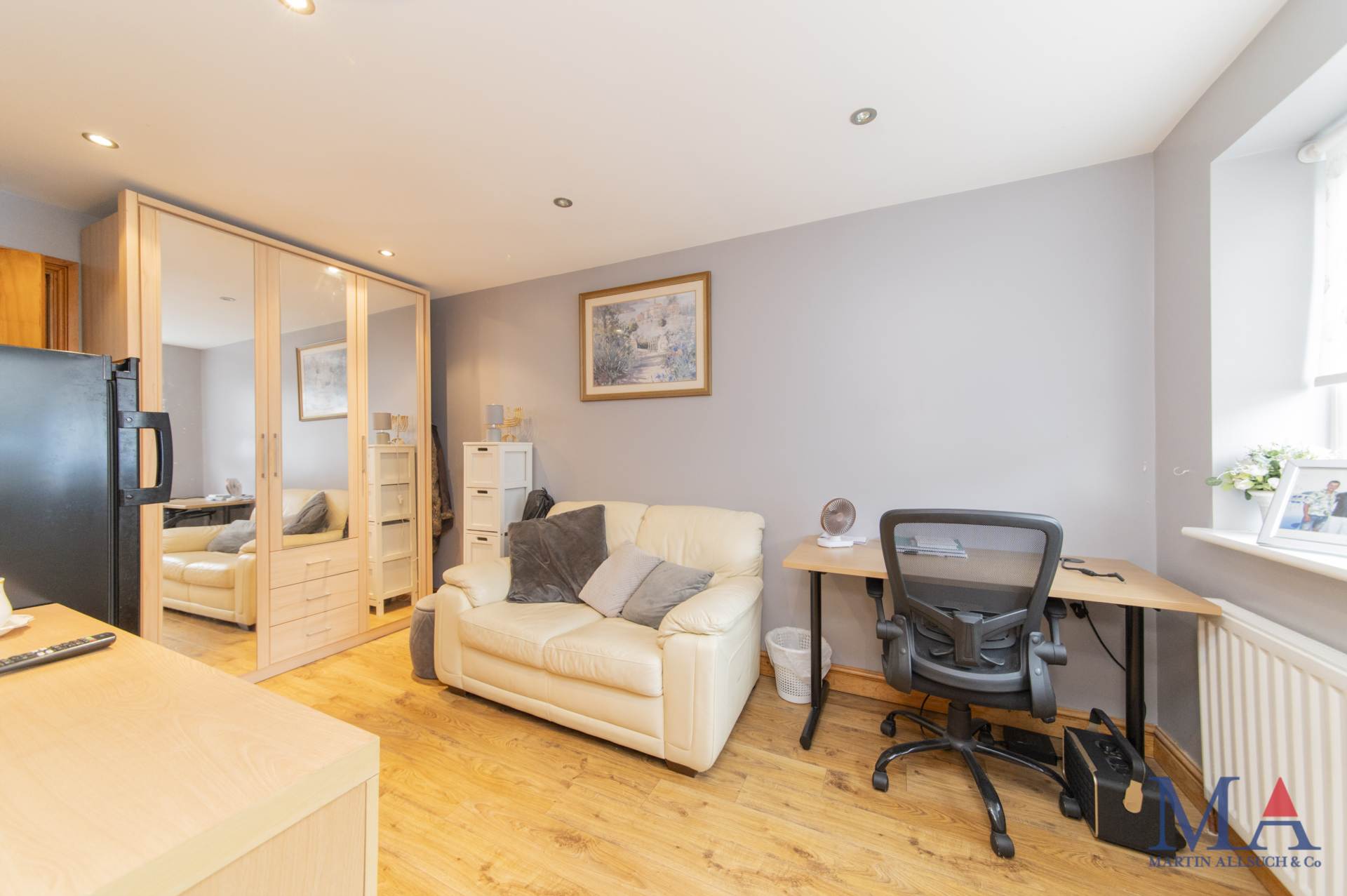 Lullington Garth, Borehamwood, Image 12