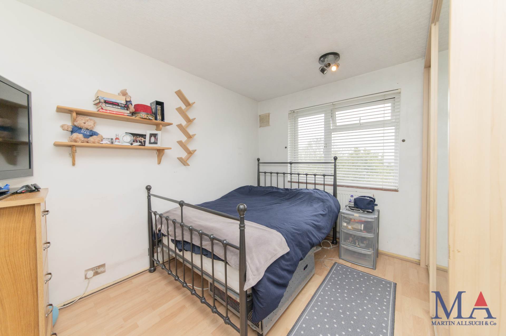 Lullington Garth, Borehamwood, Image 17