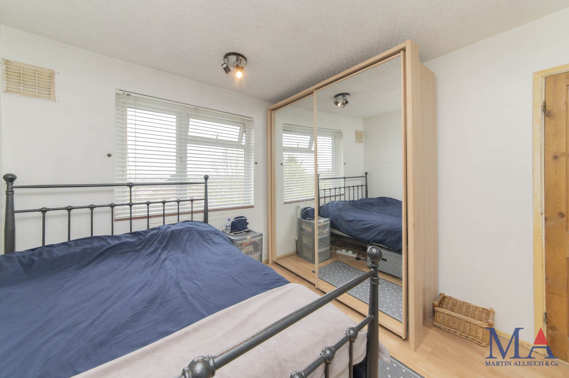 Lullington Garth, Borehamwood, Image 19