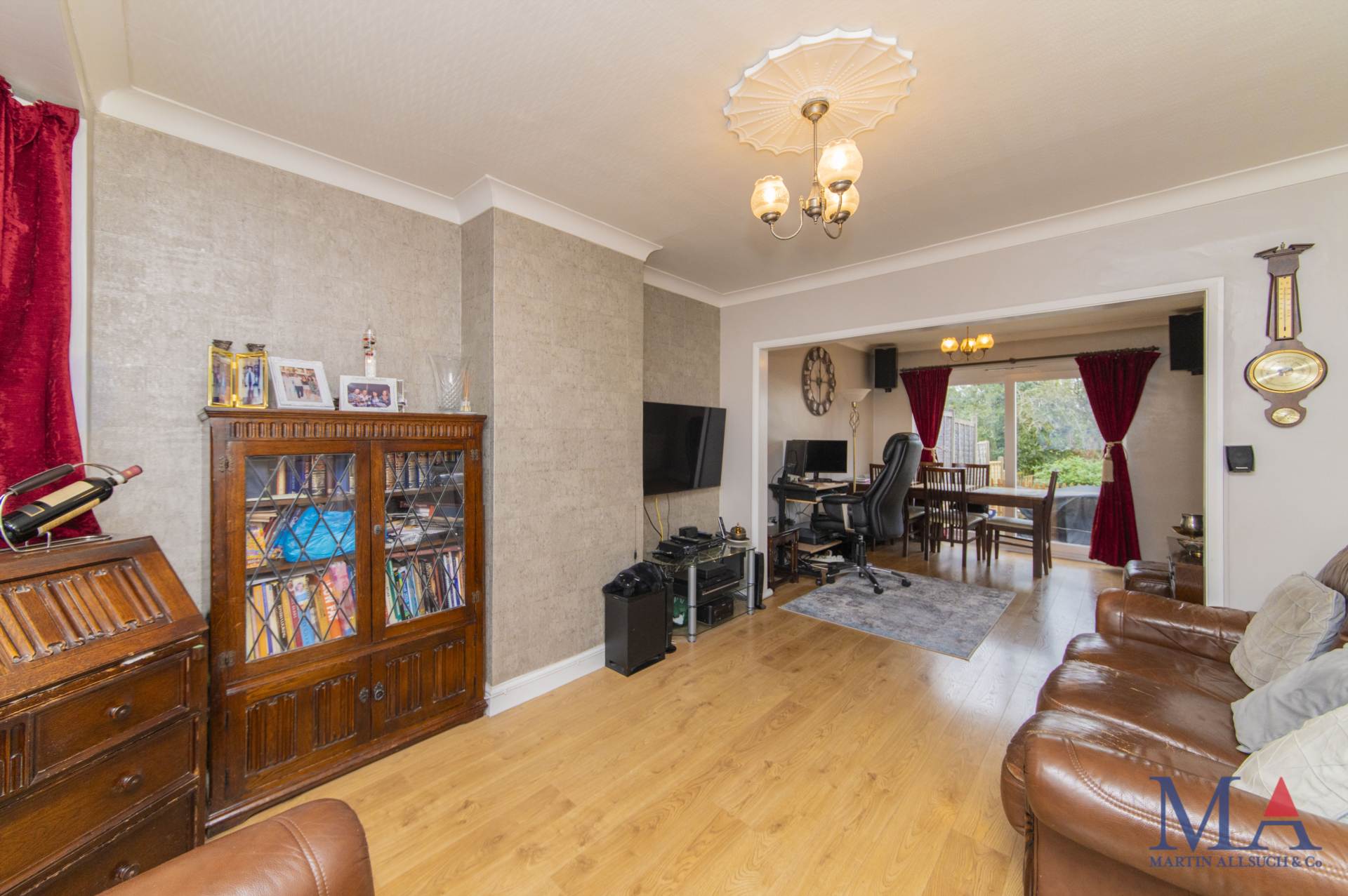 Lullington Garth, Borehamwood, Image 2