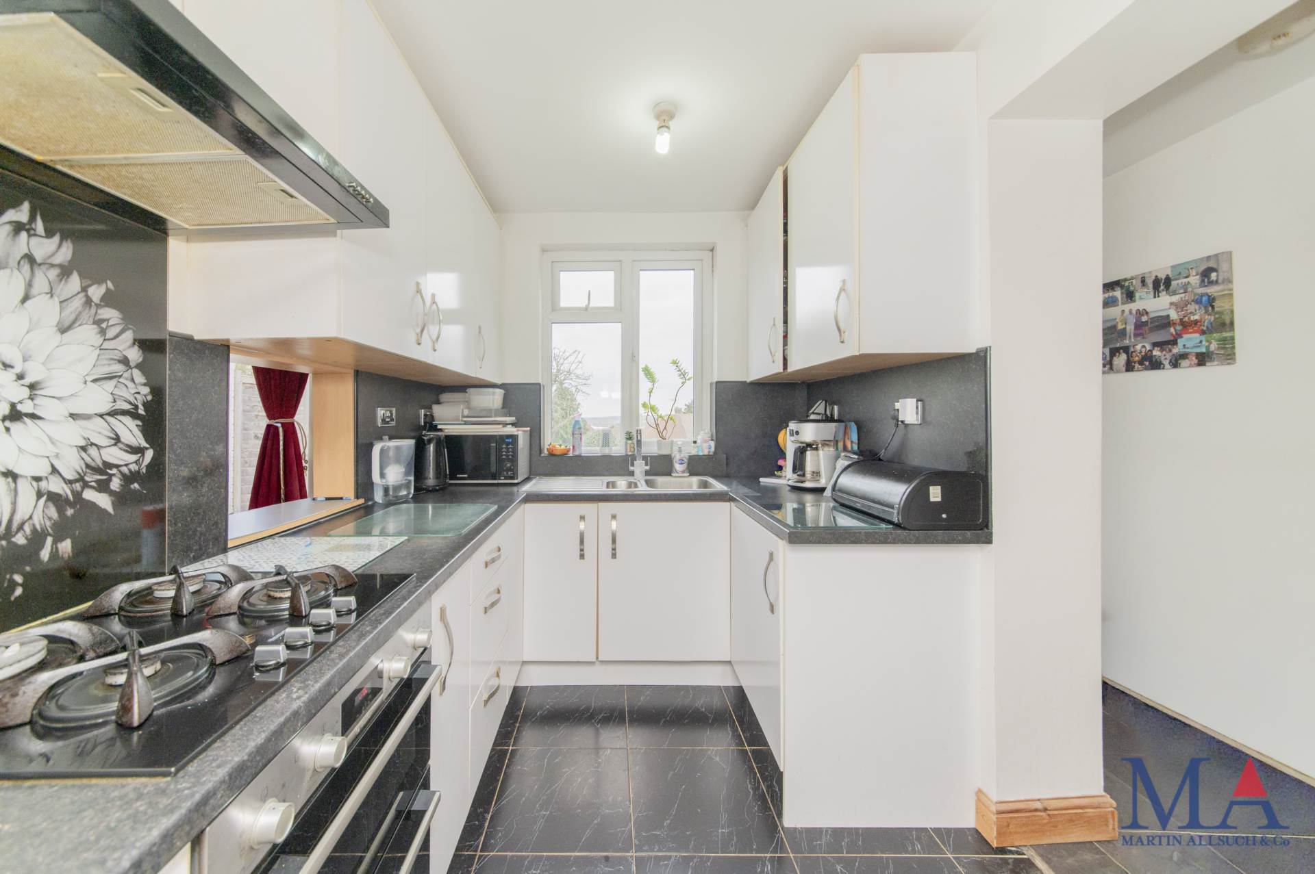 Lullington Garth, Borehamwood, Image 7