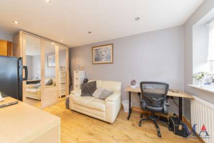 Lullington Garth, Borehamwood, Image 12