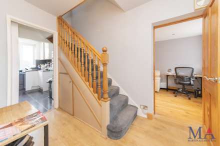 Lullington Garth, Borehamwood, Image 13