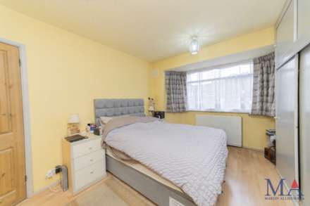 Lullington Garth, Borehamwood, Image 15