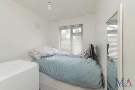 Lullington Garth, Borehamwood, Image 16