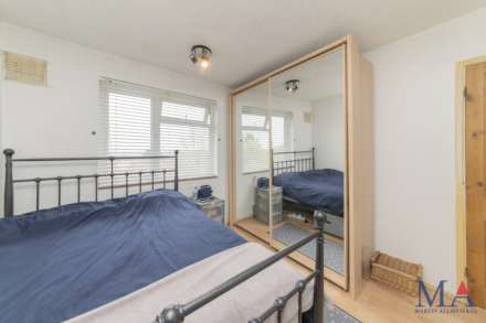 Lullington Garth, Borehamwood, Image 19