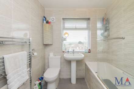 Lullington Garth, Borehamwood, Image 24