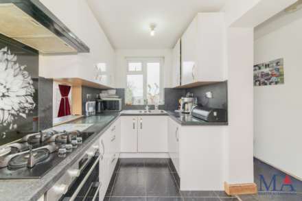 Lullington Garth, Borehamwood, Image 7