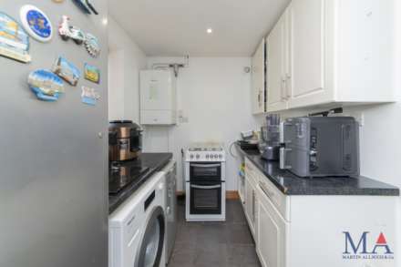 Lullington Garth, Borehamwood, Image 9