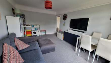Cedar Close, Hertfordshire, Image 9