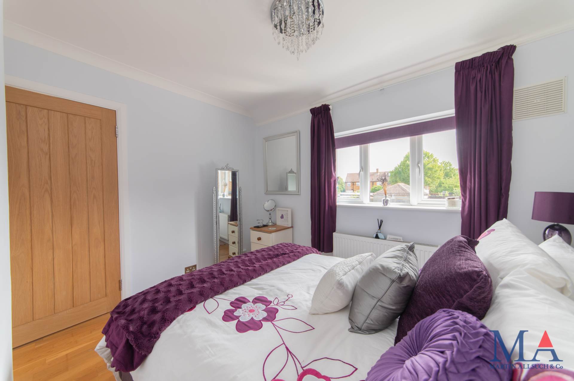 Stevenage Crescent, Borehamwood, Image 11