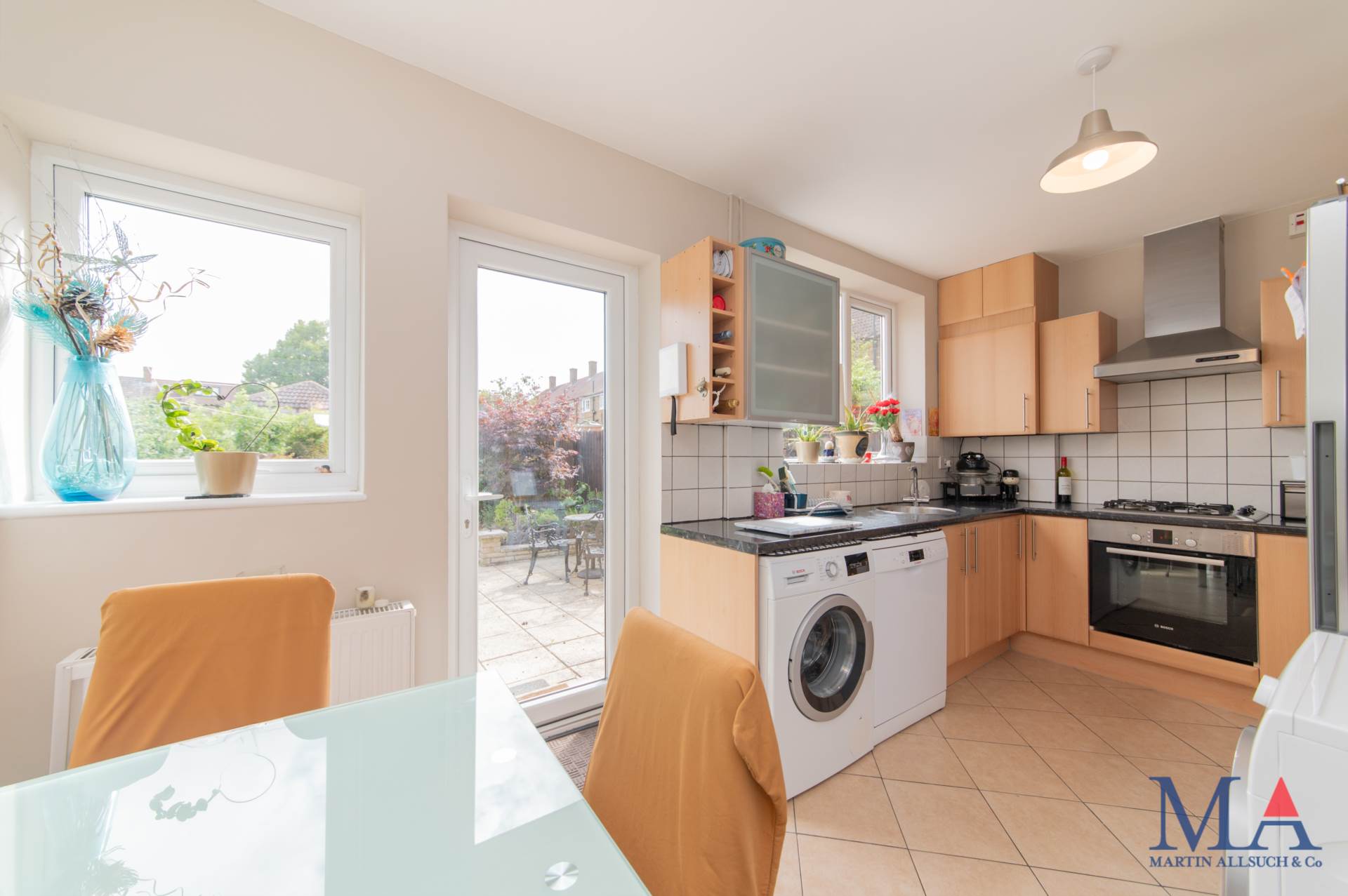 Stevenage Crescent, Borehamwood, Image 7