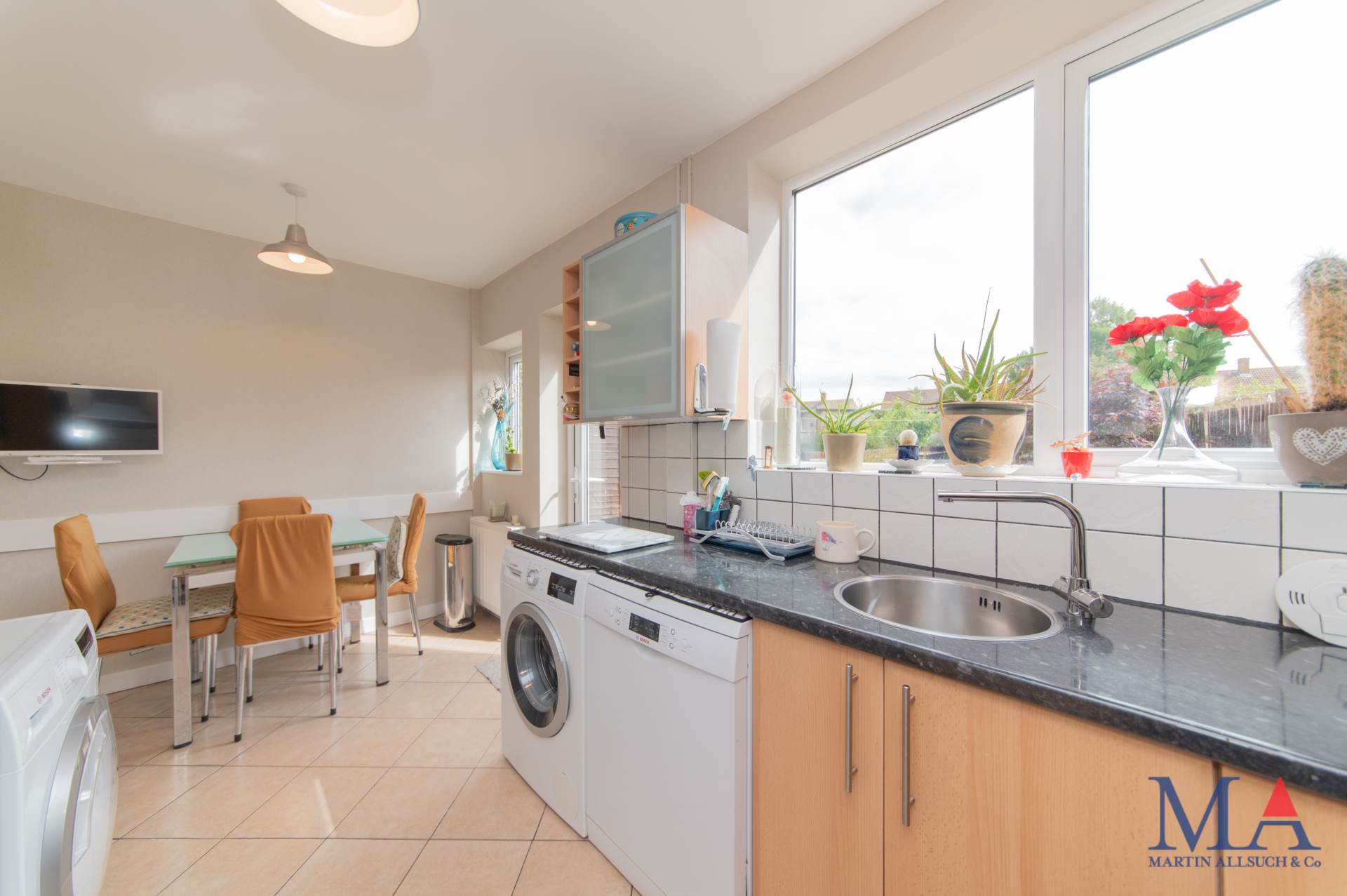 Stevenage Crescent, Borehamwood, Image 9