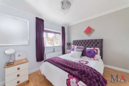 Stevenage Crescent, Borehamwood, Image 10
