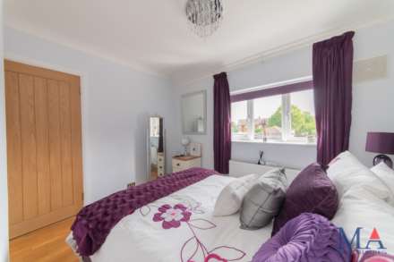 Stevenage Crescent, Borehamwood, Image 11