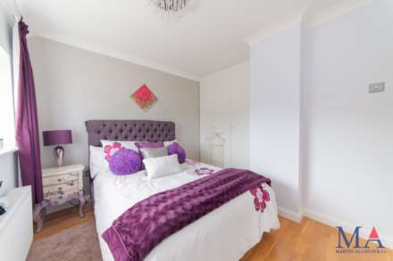 Stevenage Crescent, Borehamwood, Image 12