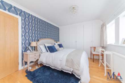 Stevenage Crescent, Borehamwood, Image 14