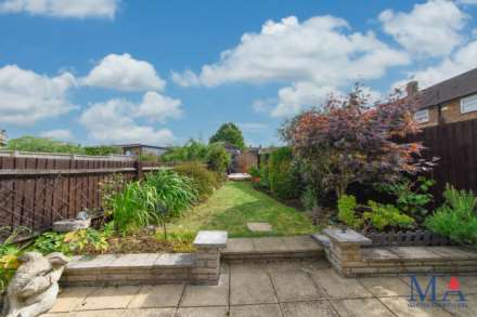 Stevenage Crescent, Borehamwood, Image 16