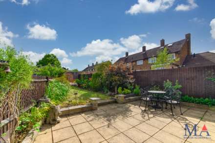 Stevenage Crescent, Borehamwood, Image 17