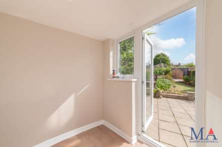 Stevenage Crescent, Borehamwood, Image 18