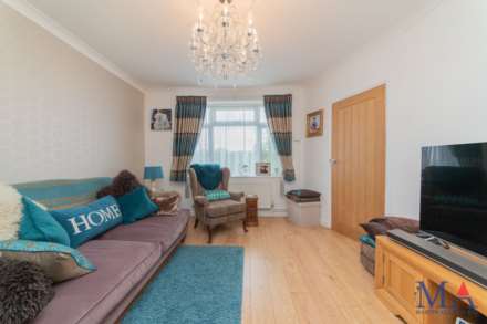 Stevenage Crescent, Borehamwood, Image 5