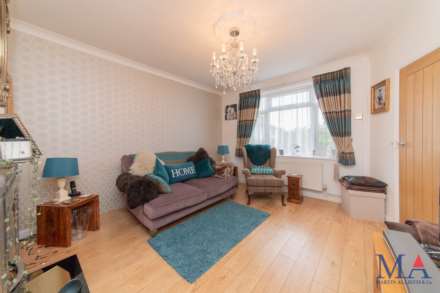 Stevenage Crescent, Borehamwood, Image 6