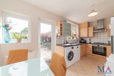 Stevenage Crescent, Borehamwood, Image 7