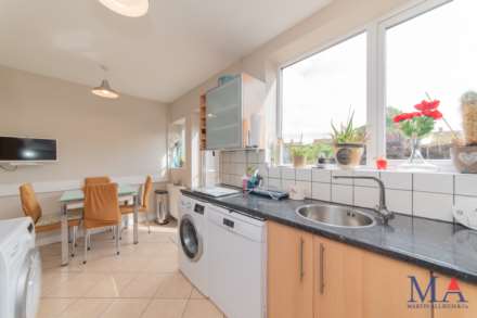 Stevenage Crescent, Borehamwood, Image 9