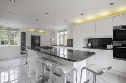 Deacons Hill Road, Elstree, Image 3