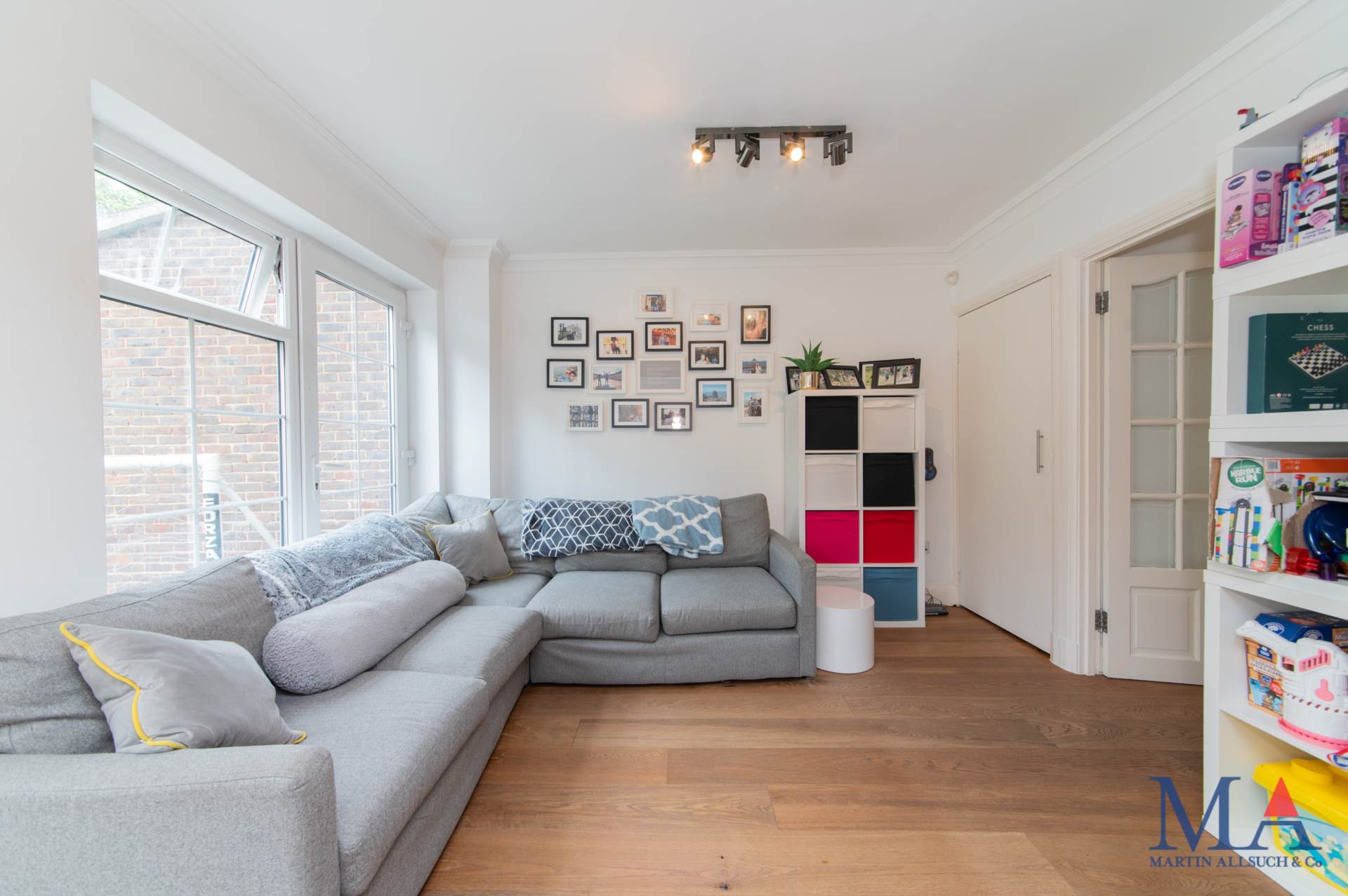 Cavendish Crescent, Elstree, Image 27