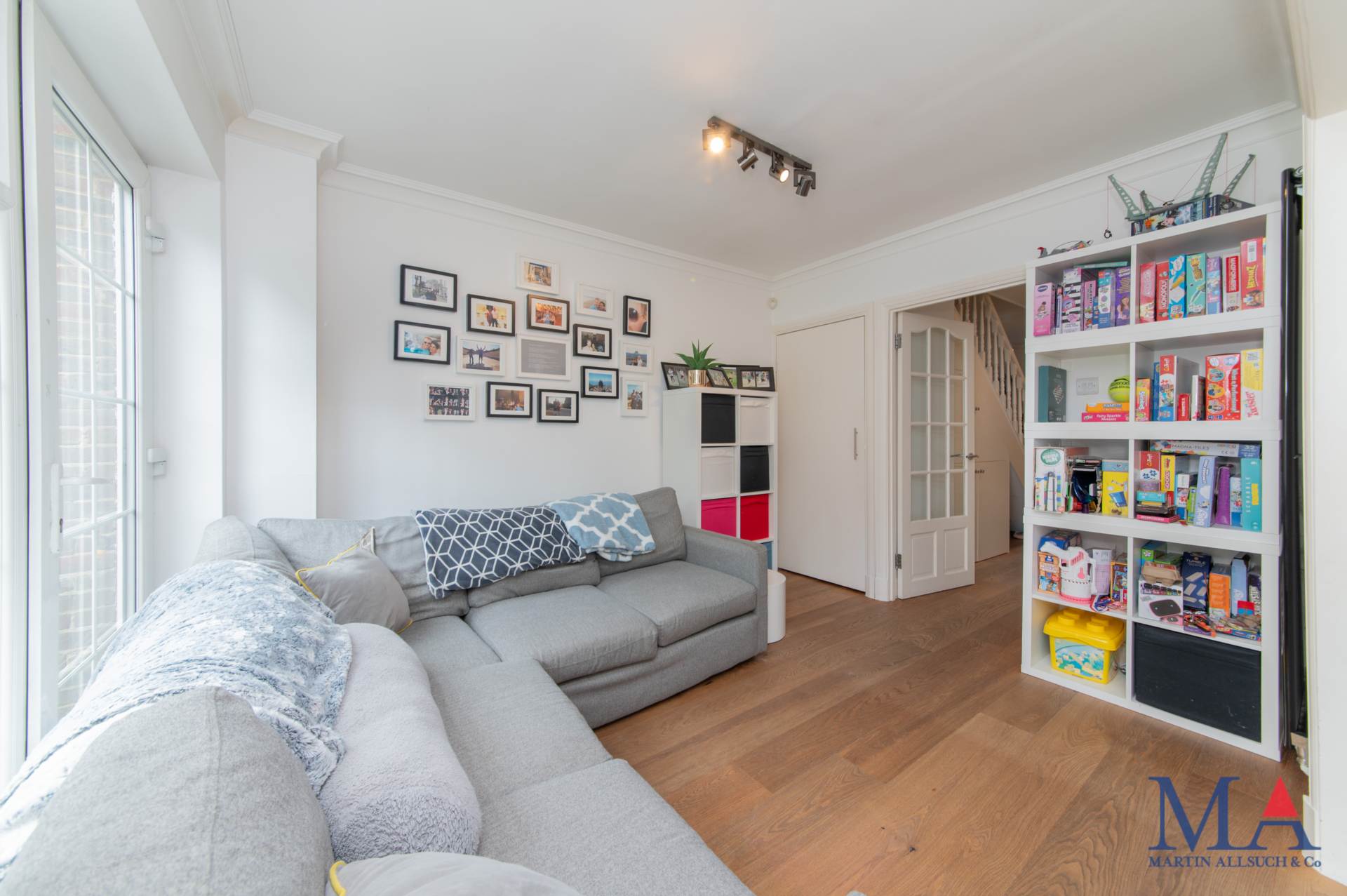 Cavendish Crescent, Elstree, Image 28