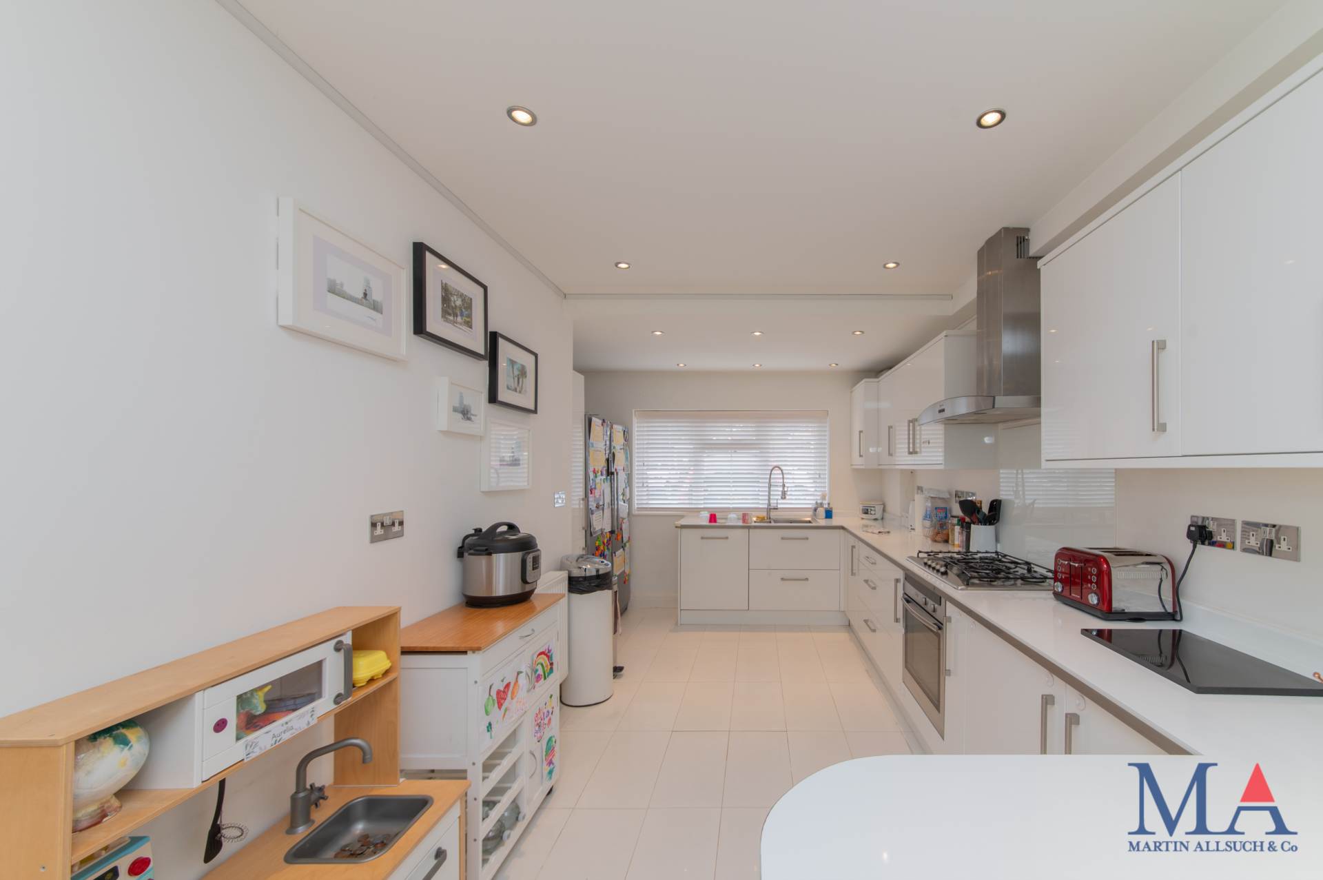 Cavendish Crescent, Elstree, Image 32