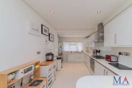 Cavendish Crescent, Elstree, Image 32